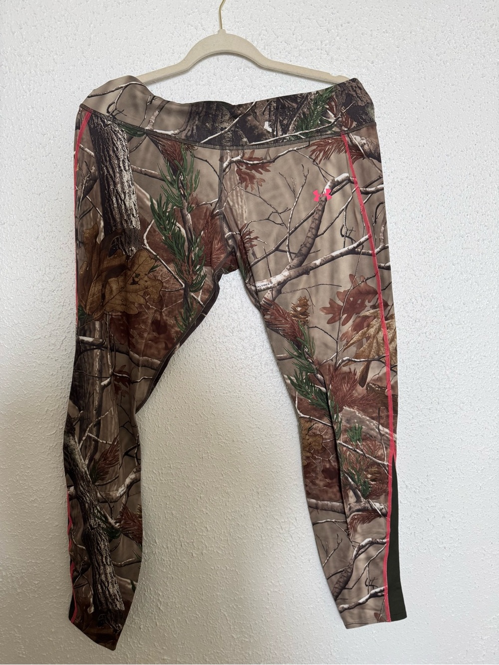 Under Armour/RealTree Camo Leggings with Pink Trim